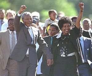 Nelson et Winnie Mandela à la sortie de la prison Victor Verster 1990_mandela_c_Ulli_Michel_.jpg