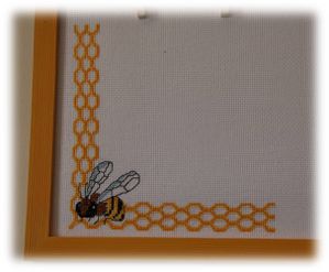 cadre-abeille-naissance-jaune-detail-frise.jpg