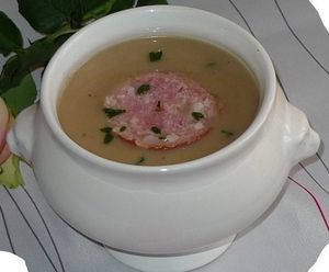 Veloute de chataigne a la saucisse de Morteau