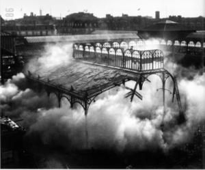 Xavier Veilhan (succède à Jeff koons à Versailles) (sculpteur) J-1-.C.Gaudrand--Chute-d-un-toit--les-Halles-Baltard--1971