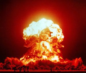 Test-d-explosion-nucleaire-sur-le-site-de-Nevada-le-18-avr.jpg