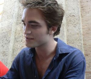 Kristen-Stewart-Robert-Pattinson-photos-fans.jpg