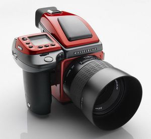 Hasselblad-H4D-Ferrari-Limited-Edition-Thumb.jpg