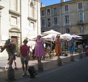 Avignon. Spectacles dans la rue