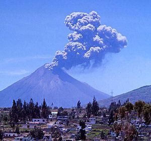 volcan-tungurahua-equateur-eruption-explosion.jpg