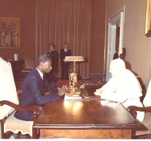 Le Président Sénégalais Abdou Diouf et le Pape Jean II d
