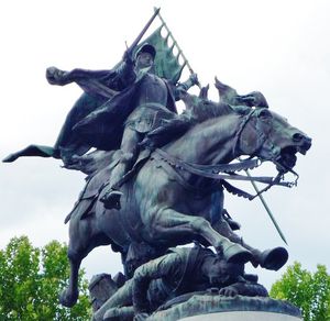 Chinon-la-statue-de-Jeanne-d-arc