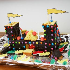 Gâteau D'anniversaire Help ! - Notre Bébé D'amour Gâteau d'anniversaire help ! -