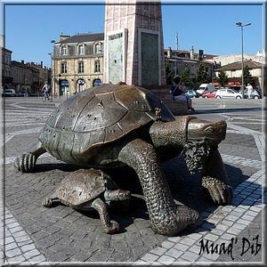 Sirène en Ecosse Bordeaux---Statue-Tortues-1---Ivan-Theimer