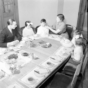 Un-Repas-en-Famille--Henri-VI-et-ses-enfants.jpg