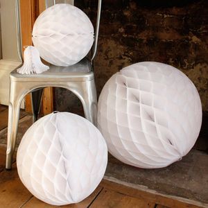 decoration_sol_boule_papier.jpg