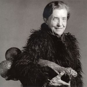louise-bourgeois-in-1982-with-fillette-1968-photo-1982-copy.jpg