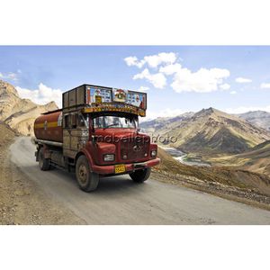 camion-indien-sur-la-mythique-route-manali-leh-asie-90f8e2W.jpg