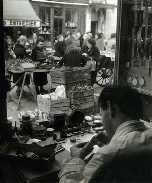 Willis Ronis, le réparateur de montres Willy-Ronis_-Watchmaker_-between-Place-d__Aligre-and-Rue-de.jpg