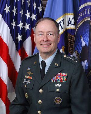 La NSA admet avoir exagéré la menace terroriste pour justifier la surveillance 384px-keith_b._alexander_official_portrait