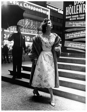 Suzy-Parker-1957--photo-by-Richard-Avedon---2.jpg