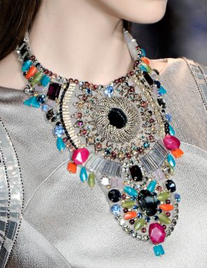 Collier-Plastron-par-Williamson.jpg