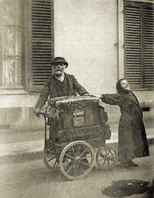 Atget_joueur-orguer_nb-1.jpg