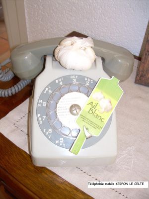 null AIL-PHONE222.jpg