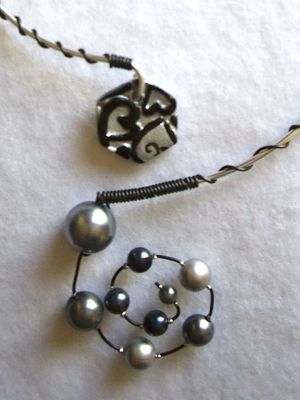 Copie de20 € fil perles coeur noir et argent