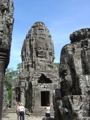 Angkor-thom-le-Bayon--16-.jpg