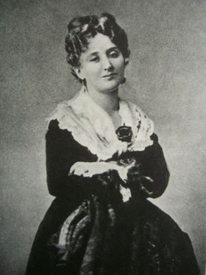 Mme-Arman-de-Caillavet--1844-1910--en-1893.jpg