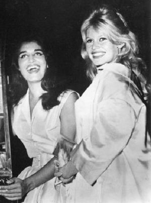 Brigitte-Bardot-et-Dalida-par-Marcel-Thomas--Blog-Bagnaud-.jpg