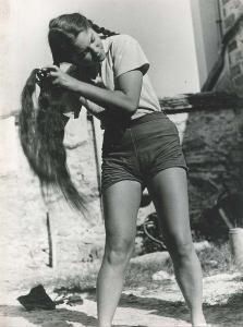 dumas_nora-enfants_et_jeunes_femmes.jpg