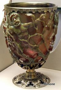 1-200px-Lycurgus_cup_british_museum.jpg