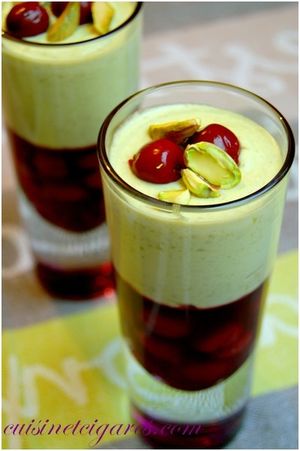 Griottes sous mousse de pistache Duo 2