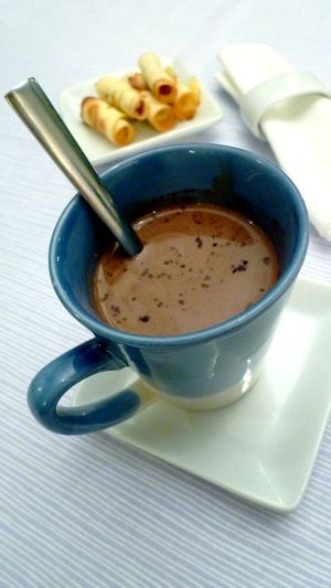 Chocolat-chaud-au-lait-epice-et-cigarettes-russes.jpg