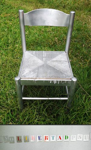chaise-spatiale.jpg