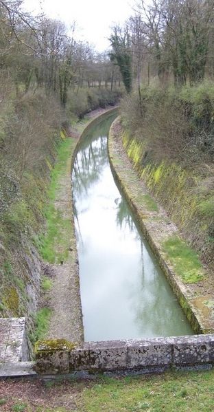 Creancey_30458_le-canal-vers-l-EST.jpg