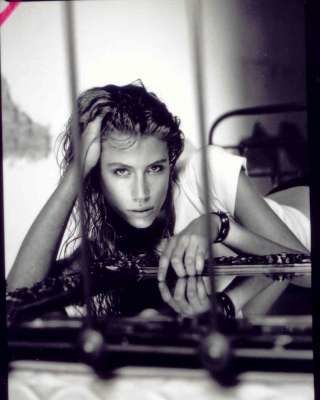 http://img.over-blog.com/320x400/1/35/49/41/divers/r-MarieSteiss6.jpg