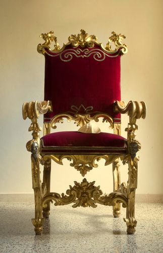 trono-papale.jpg