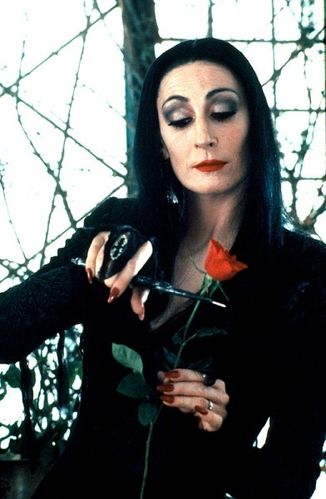anjelica-huston-morticia-1-.jpg