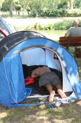 024-Repos-avant-la-terrible-nuit.jpg