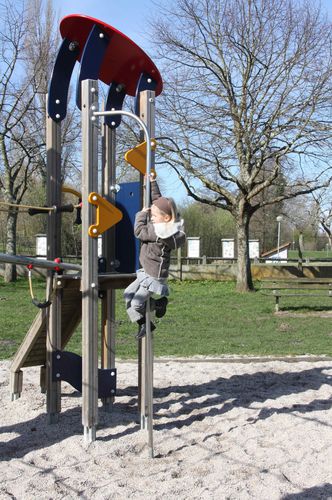 Une-descente-a-la-barre-de-pompier-jpg