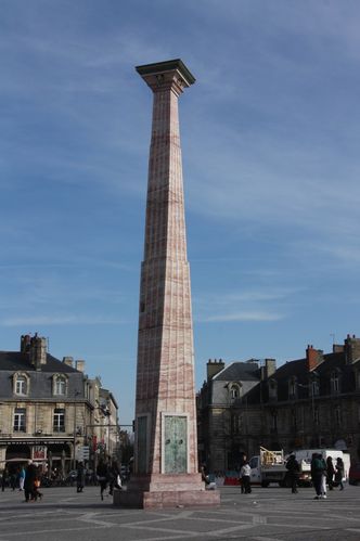 4600-Colonne-place-de-la-Victoire.jpg