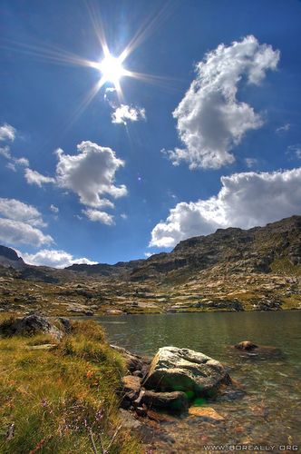 Lac montagne soleil pyrénées