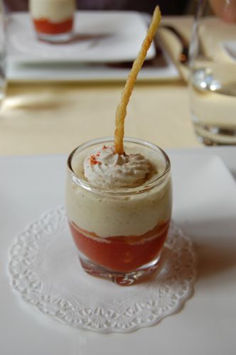 coulis de tomates, crevettes et chantilly de sardine