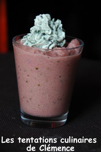soupe froide de radis, chantilly aux fanes