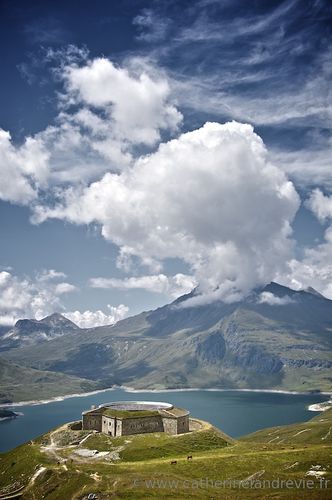 Fort de Ronce et le lac du Montcenis.