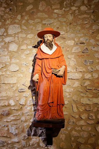 682px-Saulges_-_Eglise_Saint-Pierre_-_Statue_de_saint_Cen.jpg