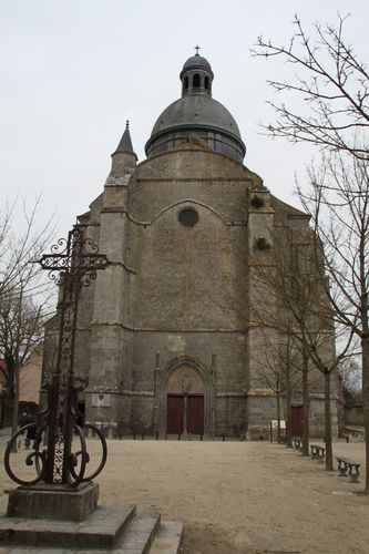l-eglise-de-provins.JPG
