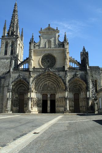 arc-3-bazas-cathedrale.jpg