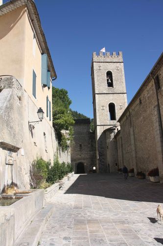 Corse-804-Entrevaux--le-clocher-crenele-de-la-cathedrale.jpg