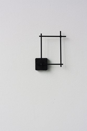 9_hand-in-hand-clock02.jpg