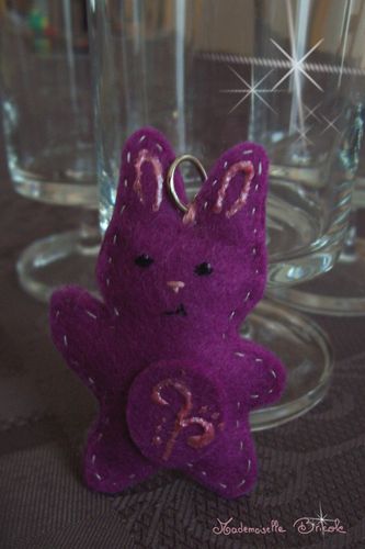Porte clé Dame peluche