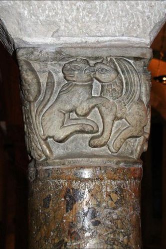 627g2 Bari, crypte de la basilique Saint Nicolas